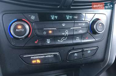 Внедорожник / Кроссовер Ford Escape 2016 в 