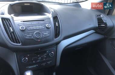 Внедорожник / Кроссовер Ford Escape 2016 в 