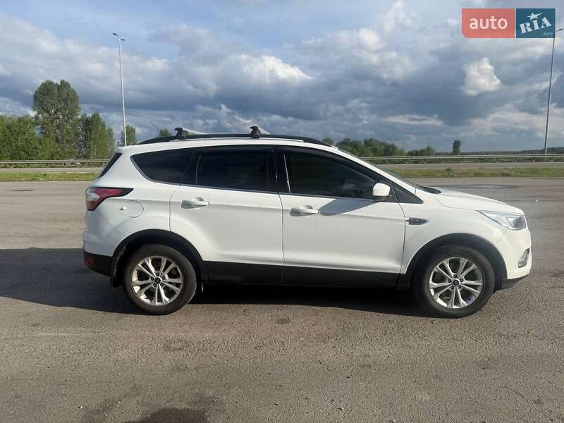 Внедорожник / Кроссовер Ford Escape 2016 в Полтаве