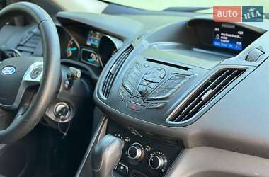 Внедорожник / Кроссовер Ford Escape 2016 в 