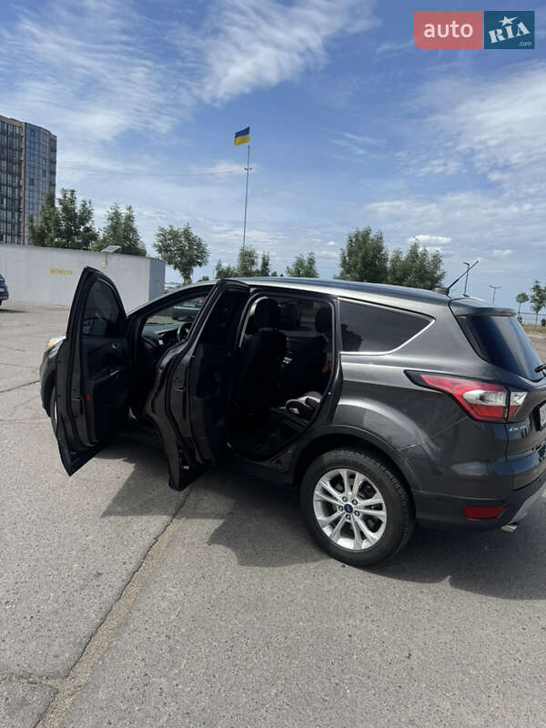 Внедорожник / Кроссовер Ford Escape 2016 в Черкассах