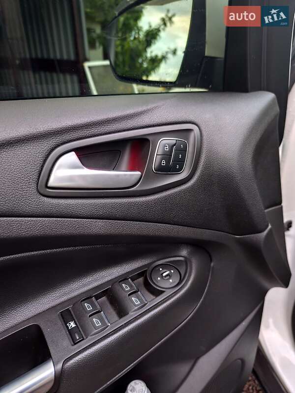 Внедорожник / Кроссовер Ford Escape 2015 в Черкассах