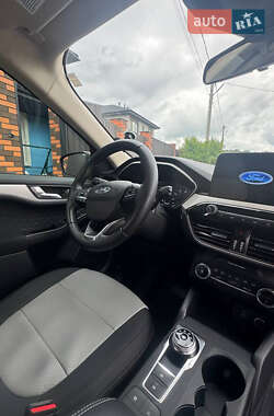 Внедорожник / Кроссовер Ford Escape 2020 в 