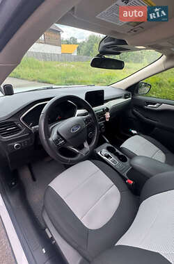 Внедорожник / Кроссовер Ford Escape 2020 в 