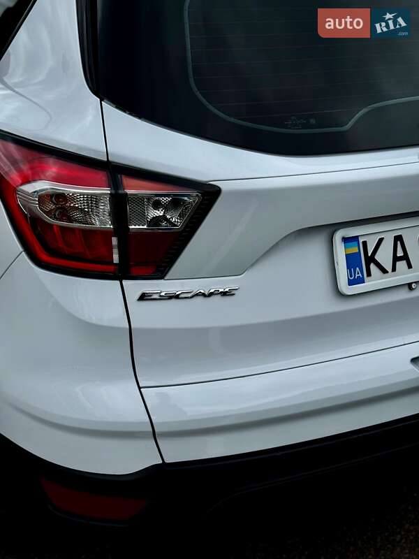 Внедорожник / Кроссовер Ford Escape 2016 в Киеве
