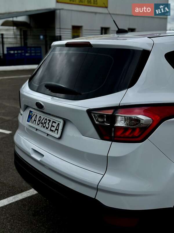 Внедорожник / Кроссовер Ford Escape 2016 в Киеве