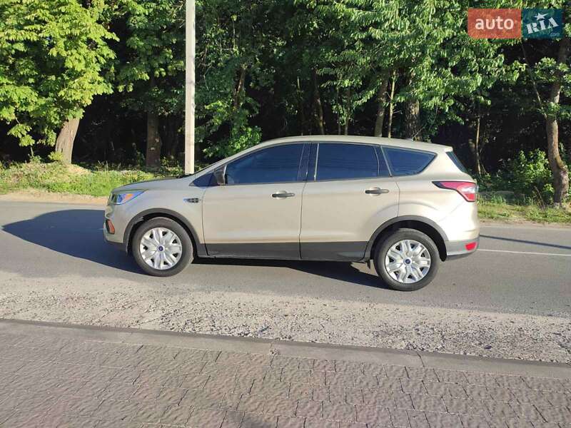 Внедорожник / Кроссовер Ford Escape 2017 в Львове