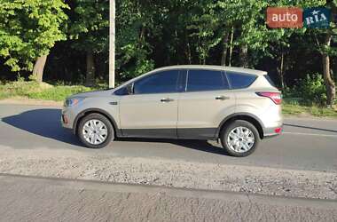 Внедорожник / Кроссовер Ford Escape 2017 в 