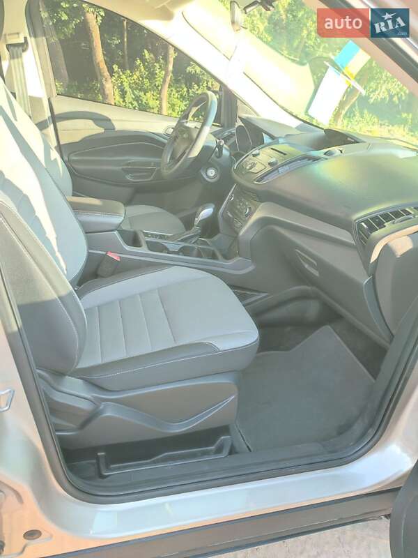 Внедорожник / Кроссовер Ford Escape 2017 в Львове