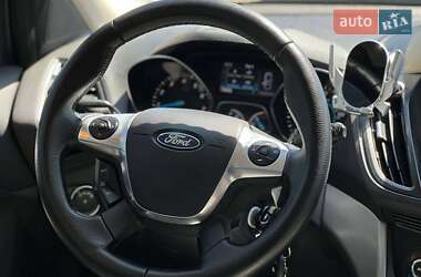 Внедорожник / Кроссовер Ford Escape 2015 в 