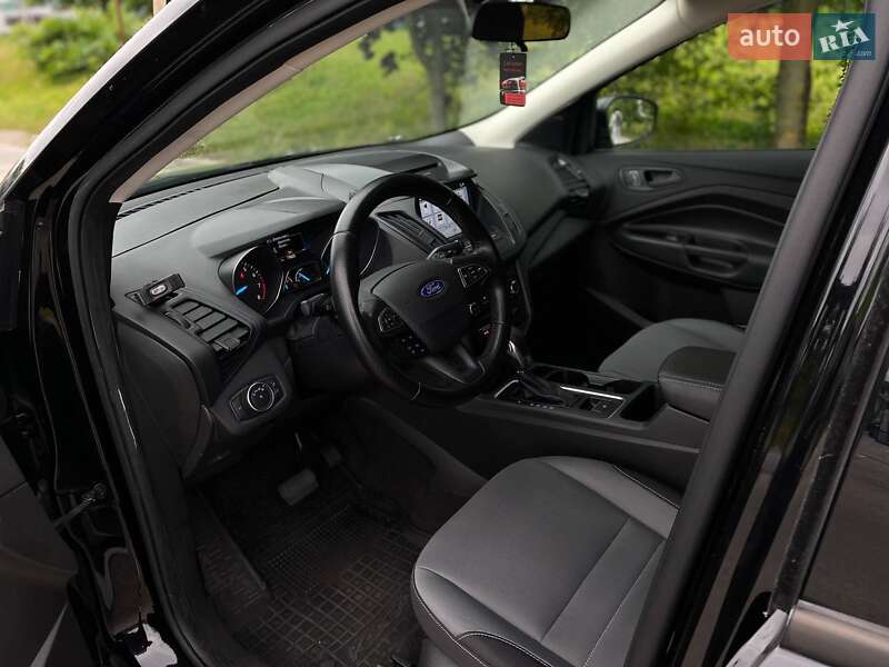 Внедорожник / Кроссовер Ford Escape 2019 в Киеве