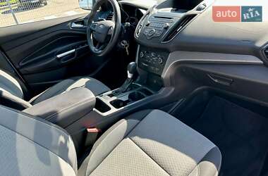 Внедорожник / Кроссовер Ford Escape 2017 в 