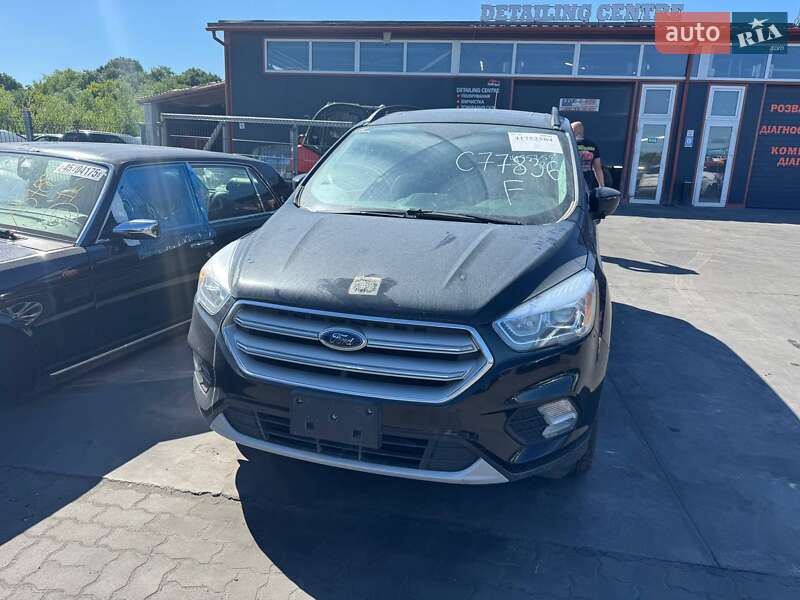 Внедорожник / Кроссовер Ford Escape 2018 в 