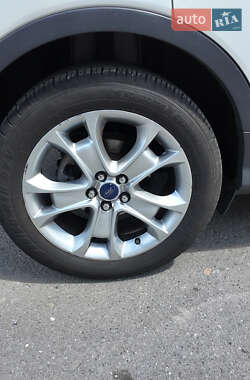 Внедорожник / Кроссовер Ford Escape 2015 в 