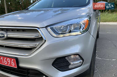 Внедорожник / Кроссовер Ford Escape 2018 в 