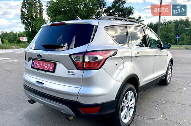 Внедорожник / Кроссовер Ford Escape 2018 в 