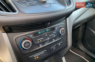 Внедорожник / Кроссовер Ford Escape 2018 в 