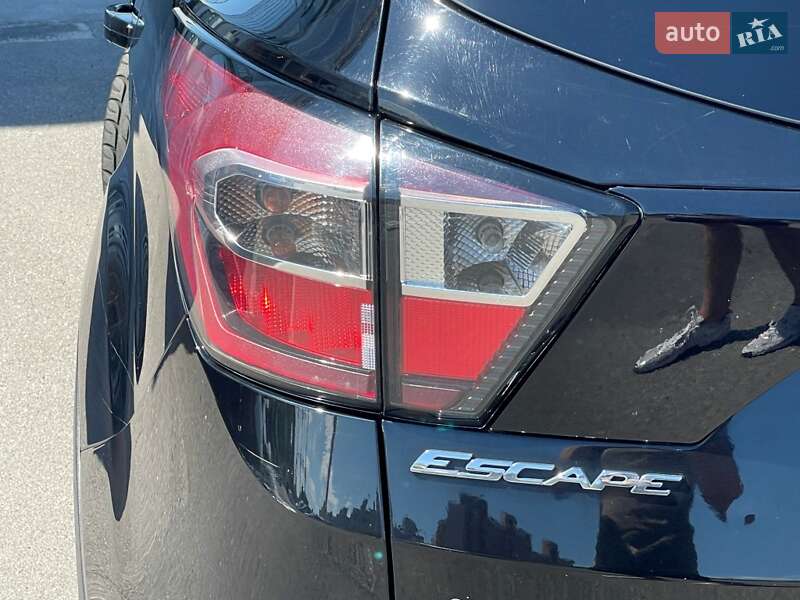 Внедорожник / Кроссовер Ford Escape 2017 в Киеве
