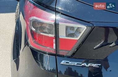 Внедорожник / Кроссовер Ford Escape 2017 в 