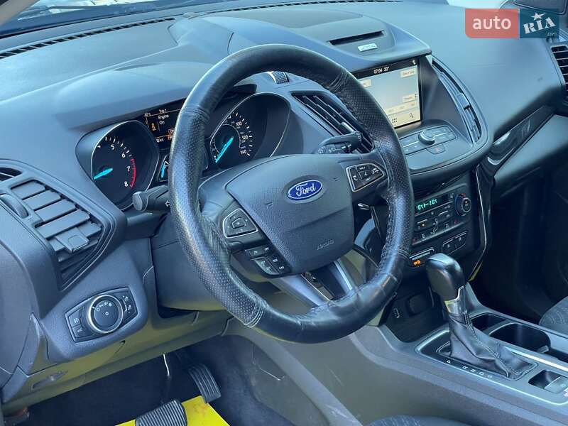 Внедорожник / Кроссовер Ford Escape 2017 в Киеве