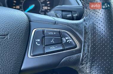 Внедорожник / Кроссовер Ford Escape 2017 в 