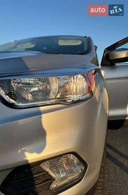 Позашляховик / Кросовер Ford Escape 2018 в 