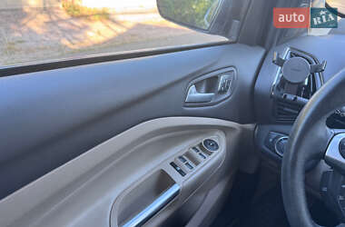 Внедорожник / Кроссовер Ford Escape 2014 в 