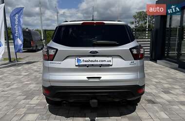 Внедорожник / Кроссовер Ford Escape 2017 в 