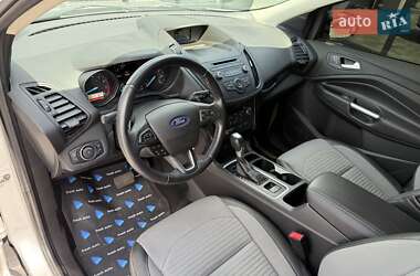 Внедорожник / Кроссовер Ford Escape 2017 в 