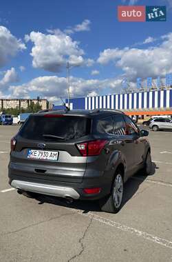Внедорожник / Кроссовер Ford Escape 2019 в 