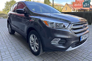 Внедорожник / Кроссовер Ford Escape 2017 в Ивано-Франковске
