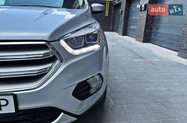 Внедорожник / Кроссовер Ford Escape 2017 в 