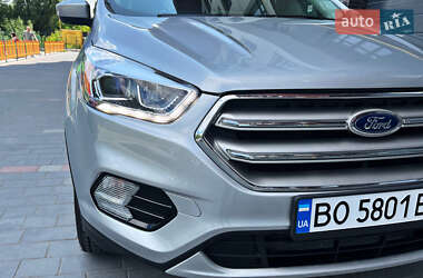 Внедорожник / Кроссовер Ford Escape 2017 в 