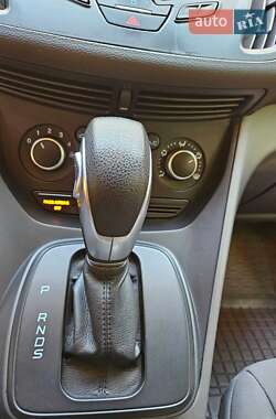 Внедорожник / Кроссовер Ford Escape 2014 в 