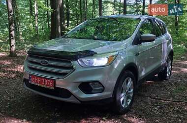 Внедорожник / Кроссовер Ford Escape 2019 в 