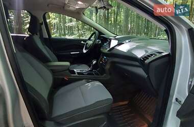 Внедорожник / Кроссовер Ford Escape 2019 в 