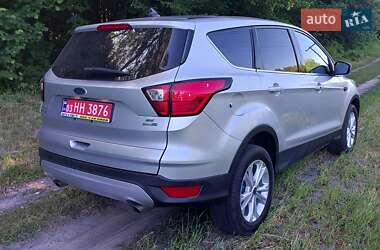 Внедорожник / Кроссовер Ford Escape 2019 в 