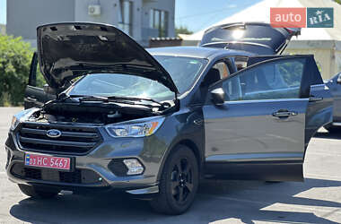 Внедорожник / Кроссовер Ford Escape 2019 в 