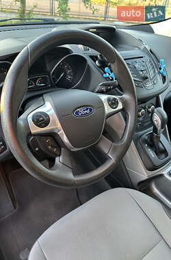Внедорожник / Кроссовер Ford Escape 2015 в 
