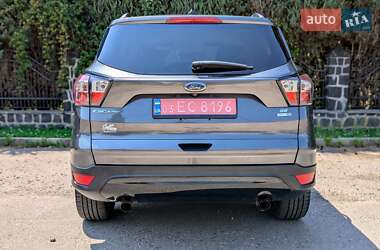 Внедорожник / Кроссовер Ford Escape 2018 в 