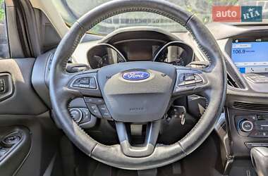 Внедорожник / Кроссовер Ford Escape 2018 в 