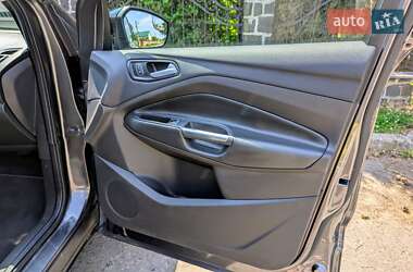 Внедорожник / Кроссовер Ford Escape 2018 в 