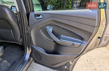 Внедорожник / Кроссовер Ford Escape 2018 в 