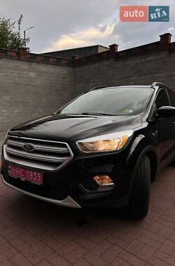 Внедорожник / Кроссовер Ford Escape 2018 в Ровно