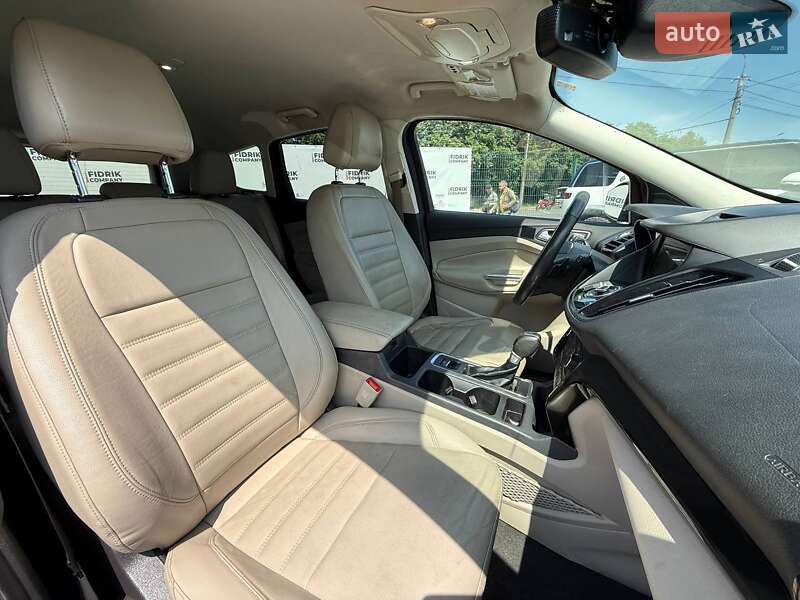 Внедорожник / Кроссовер Ford Escape 2017 в Луцке