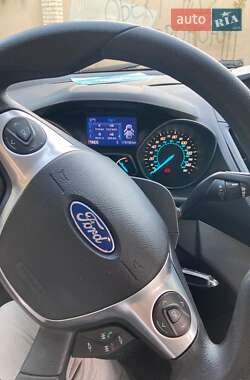 Внедорожник / Кроссовер Ford Escape 2012 в 