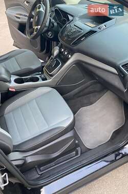 Внедорожник / Кроссовер Ford Escape 2012 в 