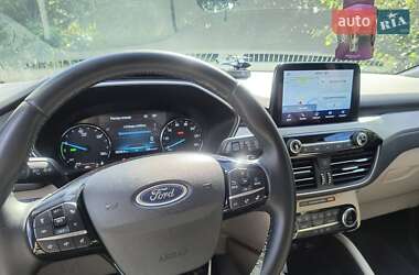 Внедорожник / Кроссовер Ford Escape 2021 в 