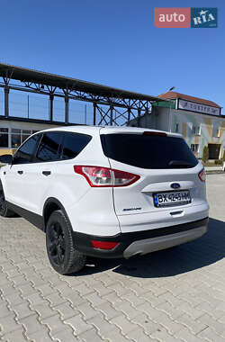 Внедорожник / Кроссовер Ford Escape 2014 в 