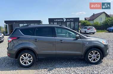 Внедорожник / Кроссовер Ford Escape 2018 в 